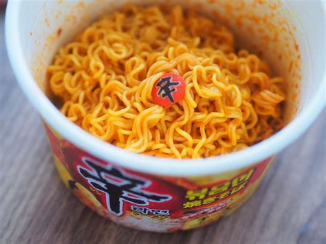 辛ラーメン新作「チーズ味カップ焼そば」を実食！汁なし麺トレンドの波に乗って誕生 Macaroni