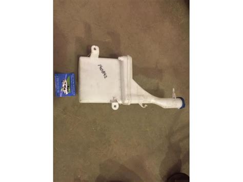 Front Windscreen Washer Reservoir Toyota Yaris V Vvt I