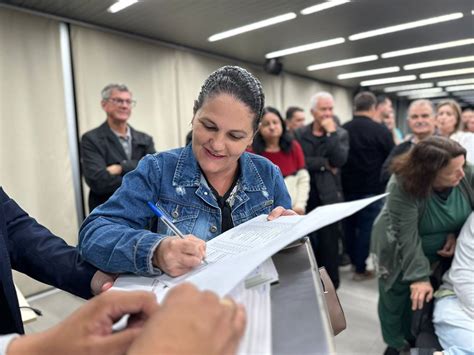 Mais De Fam Lias Realizam O Sonho Da Casa Pr Pria Em Noite