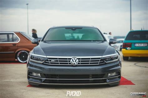 Stanced Volkswagen Passat Variant B8 Front