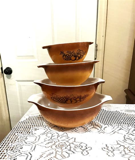 Pyrex Old Orchard 4 Bowl Mixing Set Pyrex Nesting Thanksgiving Serving