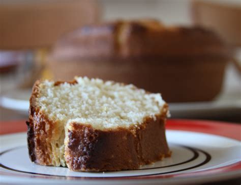 Receita de bolo de claras fofíssimo aromatizado limão