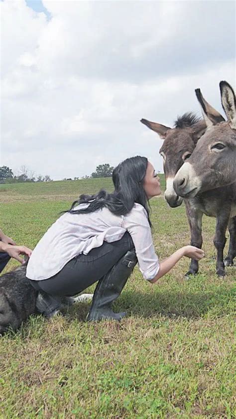 Britt S Cute Ass Scrolller