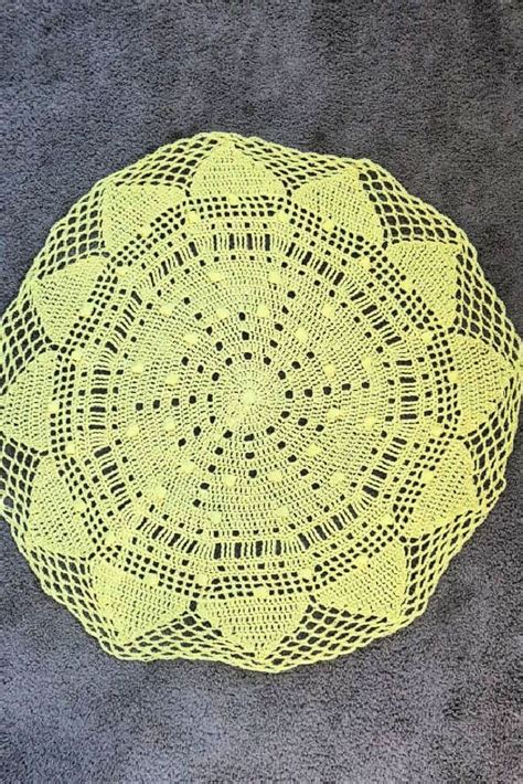 25 Free Crochet Round Blanket Patterns (Circle Pattern)