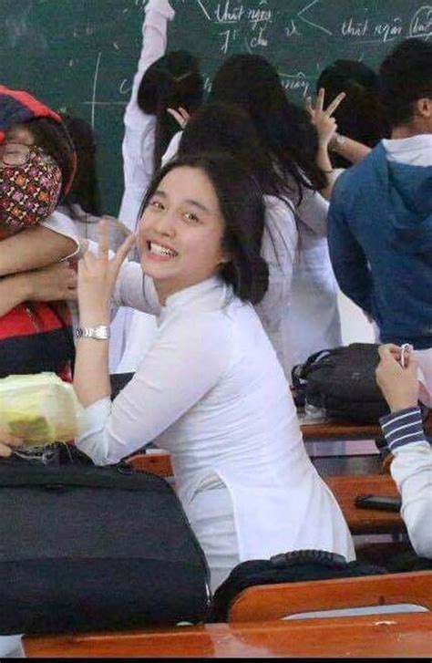 Hình ảnh mũm mĩm ngố tàu của hot girl Việt thời còn là học sinh cấp 3