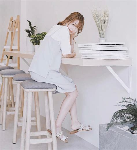 Pimtha nàng hot girl Thái toàn mặc đồ basic nhưng ai nhìn cũng muốn bắt chước