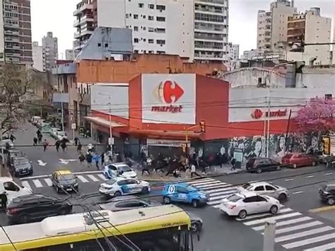 Barras De Independiente Se Enfrentaron En El Centro De Avellaneda