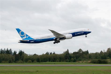 First Flight Of Boeing 787 9 Dreamliner Flightstory