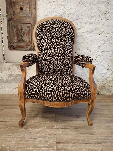 Voltaire Armchair + Misia Velvet + Big Nails – Thegirlwithahammer.com