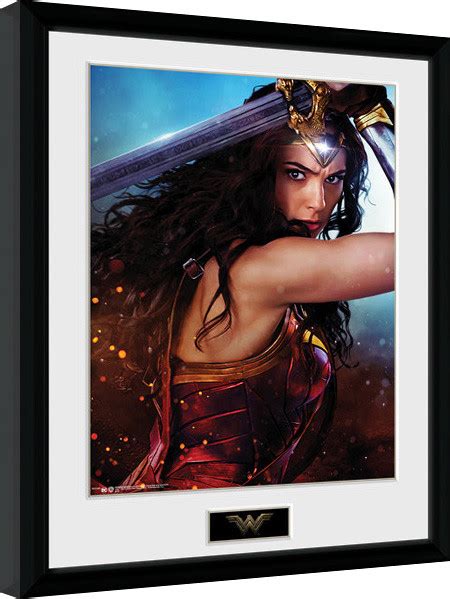 Wonder Woman Defend Poster Incorniciato Quadro Su Europosters It