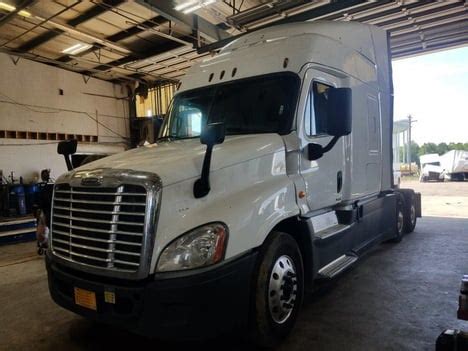 2017 FREIGHTLINER CASCADIA 125 EVOLUTION SLEEPER FOR SALE #2667