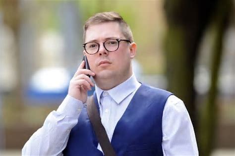 Drogò e stuprò ragazzi conosciuti su Grindr condannato a anni di carcere Gay it