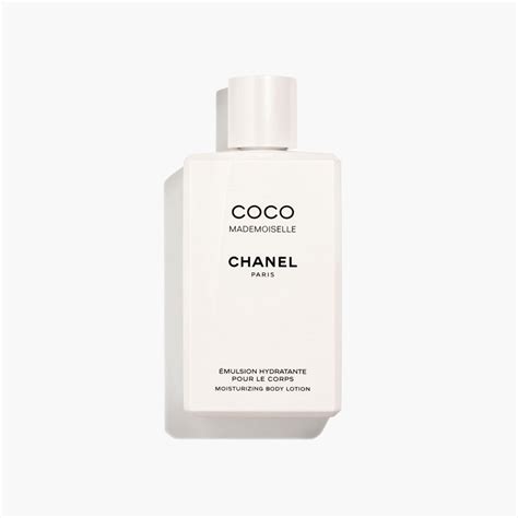 "Coco Mademoiselle": So trägt Whitney Peak das Chanel-Parfum, das auch ...