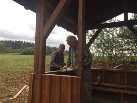 Rentnergilde Leubsdorf baut Schützhütte Gemeinde Leubsdorf