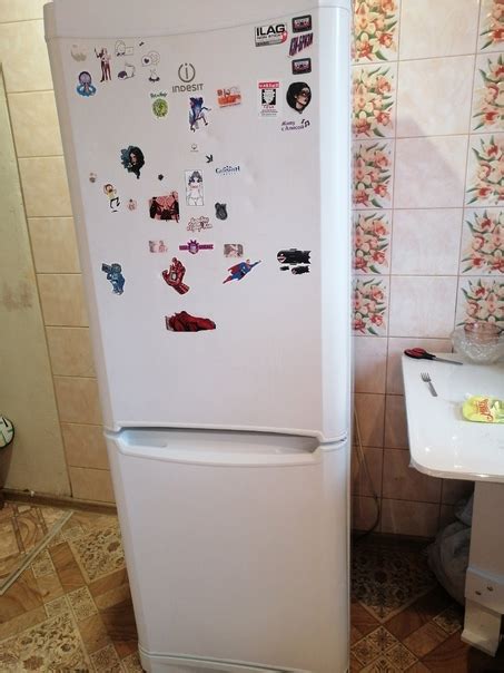 Продам холодильник Indesit Отлично морозит Рабочее состояние Звоните ...