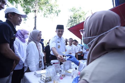 Wali Kota Cek Keamanan Makanan Takjil Di Pasar Rawamangun