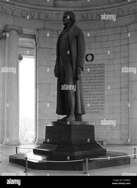 USA, Washington DC, Jefferson Memorial, statue of Thomas Jefferson ...