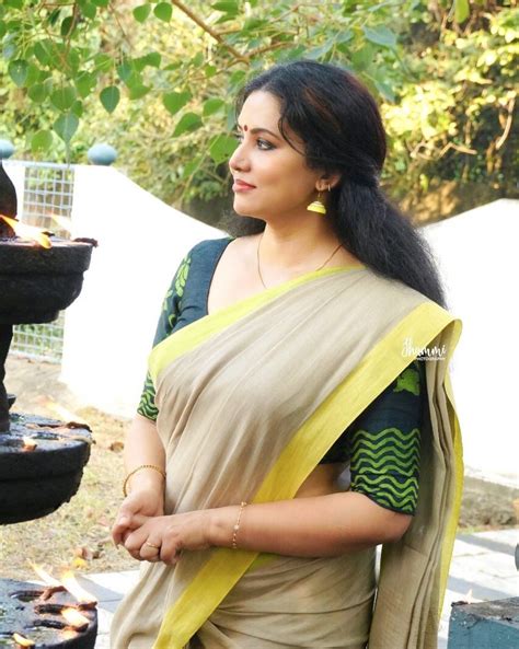 South Indian Actress Sheelu Abraham Hot In Saree