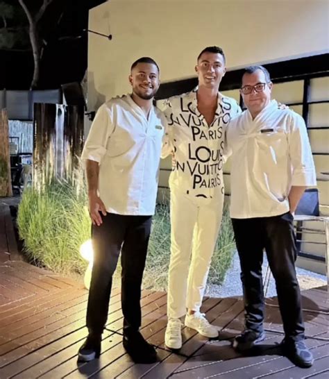 The CR7 Timeline On Twitter Cristiano Ronaldo At A Restaurant In