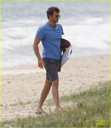 Bradley Cooper Shirtless Relaxing Beach Stud In Hawaii Photo 2952291