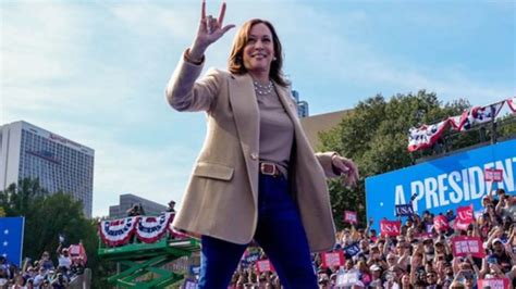 Kamala Harris To Join Snl For Surprise Cameo Just Days Before Election