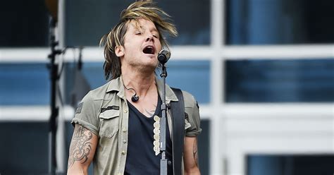 Keith Urban rocks free Nashville concert