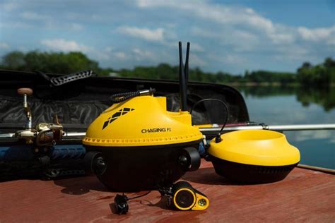 Aquatic drone drops its camera to look for fish