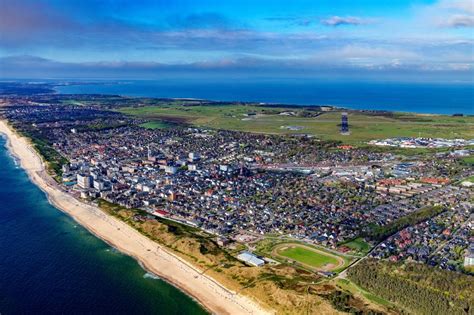 Luftaufnahme Westerland - Ortsansicht an der Meeres-Küste in Westerland ...