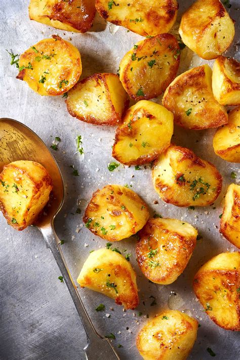 How To Make Perfectly Crispy Roasted Potatoes According To This Viral