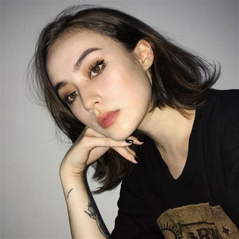 Nữ streamer gốc Việt cực hot trên Twitch không chỉ xinh đẹp mà body cũng cực kỳ gợi cảm