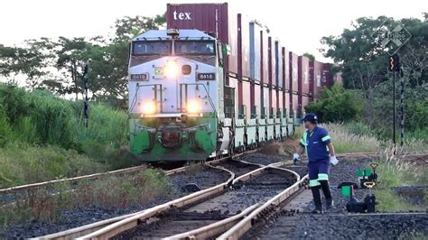 Trens No Entroncamento Cruzamento Em Jales Tanqueiros E Double Stack