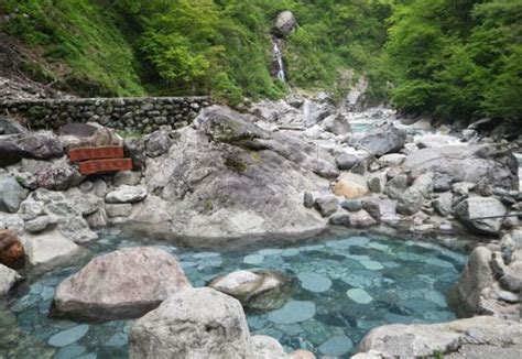 Japanese Onsens And Why We Should All Be Bathing In The Nude Doria Yoga London