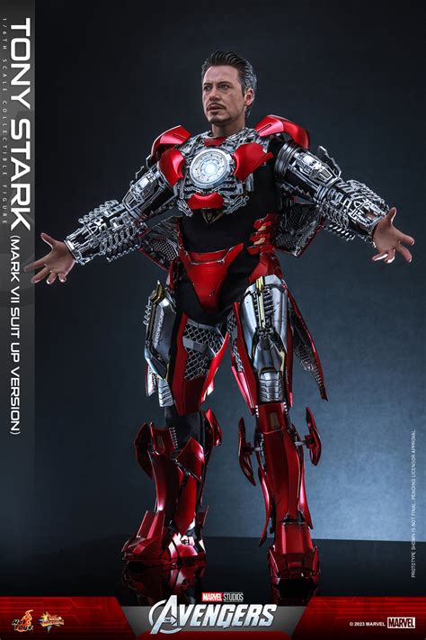 Hot Toys MMS The Avengers Tony Stark Mark VII Suit Up Version