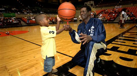 From the archives: Savannah's Harlem Globetrotter Larry "Gator" Rivers