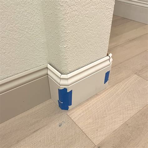How to Install Baseboards Around Rounded Corners