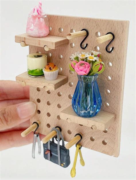 Prateleira de exposição de casa de boneca em miniatura Pegboard de