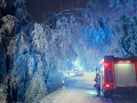 Feuerwehr MTK Schneechaos im Rhein Main Gebiet MTK Einsatzkräfte im