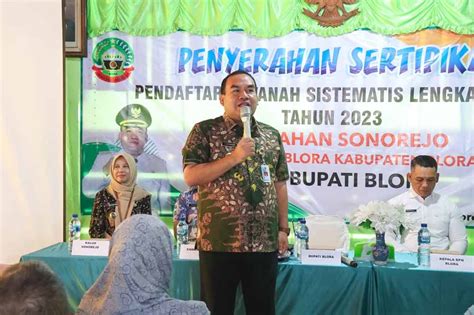 Bupati Blora Serahkan 703 Sertifikat Program PTSL Pada Warga Kelurahan