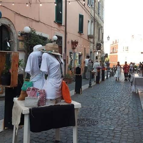 Castel Gandolfo Il Centro Storico Si Anima Con Botteghe Aperte