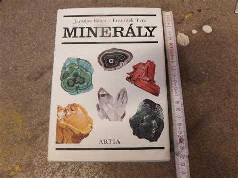 Kniha - MINERÁLY | Aukro
