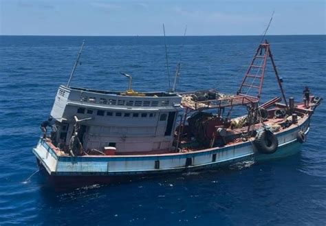 RI Tangkap Kapal Pencuri Ikan Berbendara Vietnam Di Laut Natuna