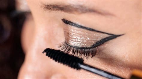 Cosè Il Floating Eyeliner Ecco Il Trend Make Up Più Apprezzato Del