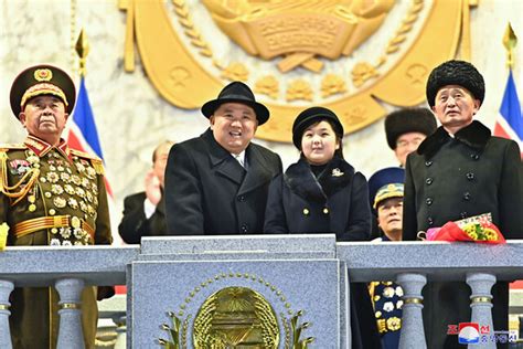 「尊敬するお子様」金正恩総書記の娘、軍事パレードの貴賓席へ…後継者への布石か 政治•社会 ハンギョレ新聞