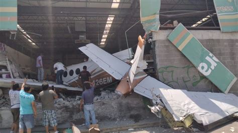 Video Se Estrella Avioneta En Un ‘bodega Aurrera De Temixco Diario