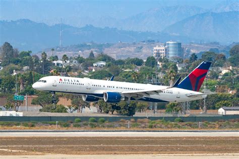 Delta flight makes emergency landing after smoke fills cabin