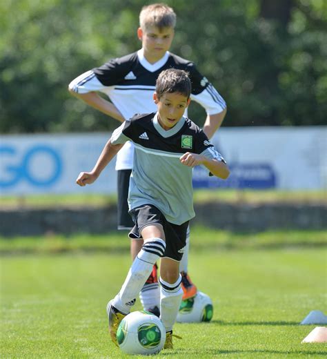 50 Amazing Soccer Skills & Tricks - Soccer Training Info