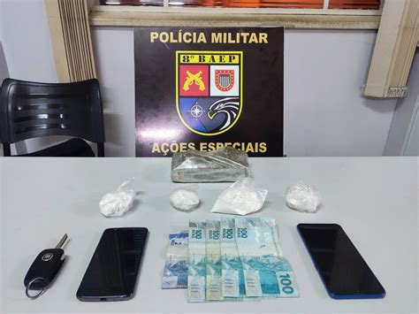 Polícia Militar Flagra Transação De Drogas E Prende Três Pessoas Em