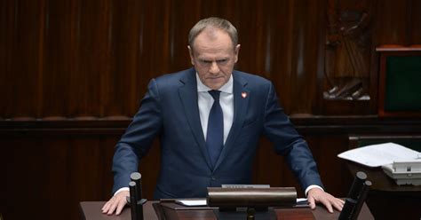 Donald Tusk M Wi O Dzieciach Z Prawej Strony Sali Pad O Dzieciob Jcy