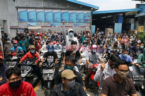 Foto Mogok Kerja Buruh Protes Pengesahan Uu Cipta Kerja