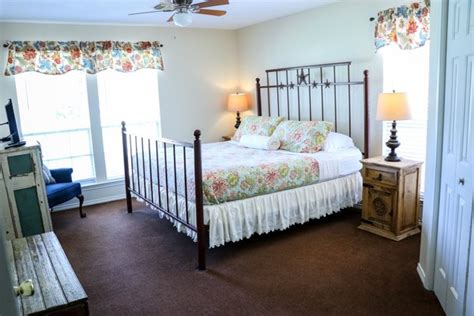 GRUENE HOMESTEAD INN - Updated January 2025 - 68 Photos & 26 Reviews ...